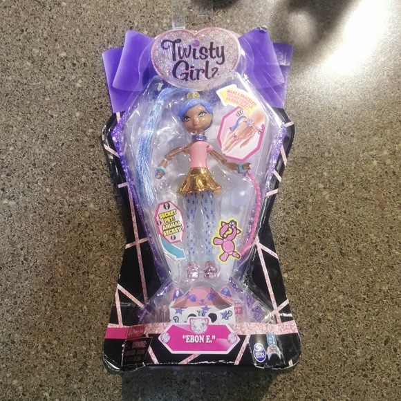 Twistys Girlz Girls Ebon E. Twisty Petz Pets Spin Master Series 2 Doll NWT New - Picture 2 of 16